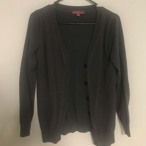 Derek Heart, gray sweater, medium